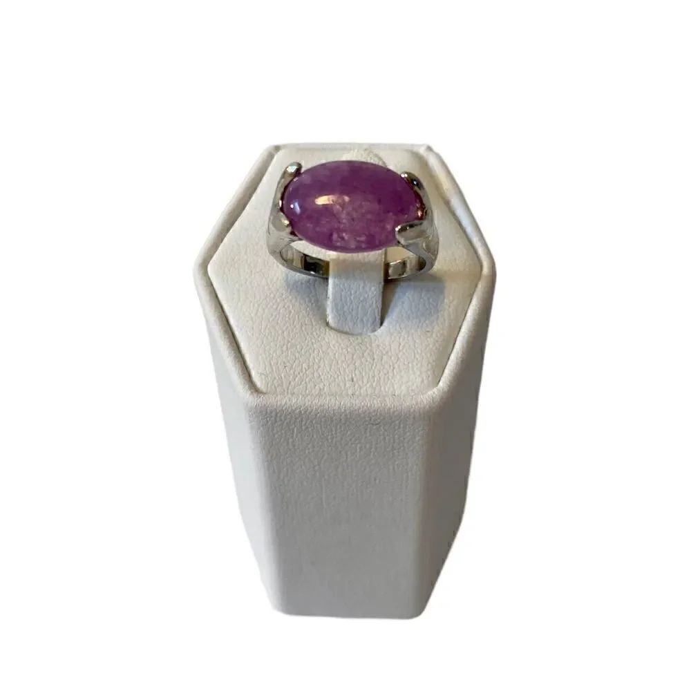 Vintage Light Purple Stone Ring on silver toned band. Size 7.